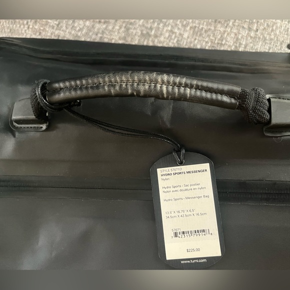 TUMI - Rare Hydro Sports Waterproof Large Messenger Shoulder Bag Black/Grey-Men - Picture 10 of 12